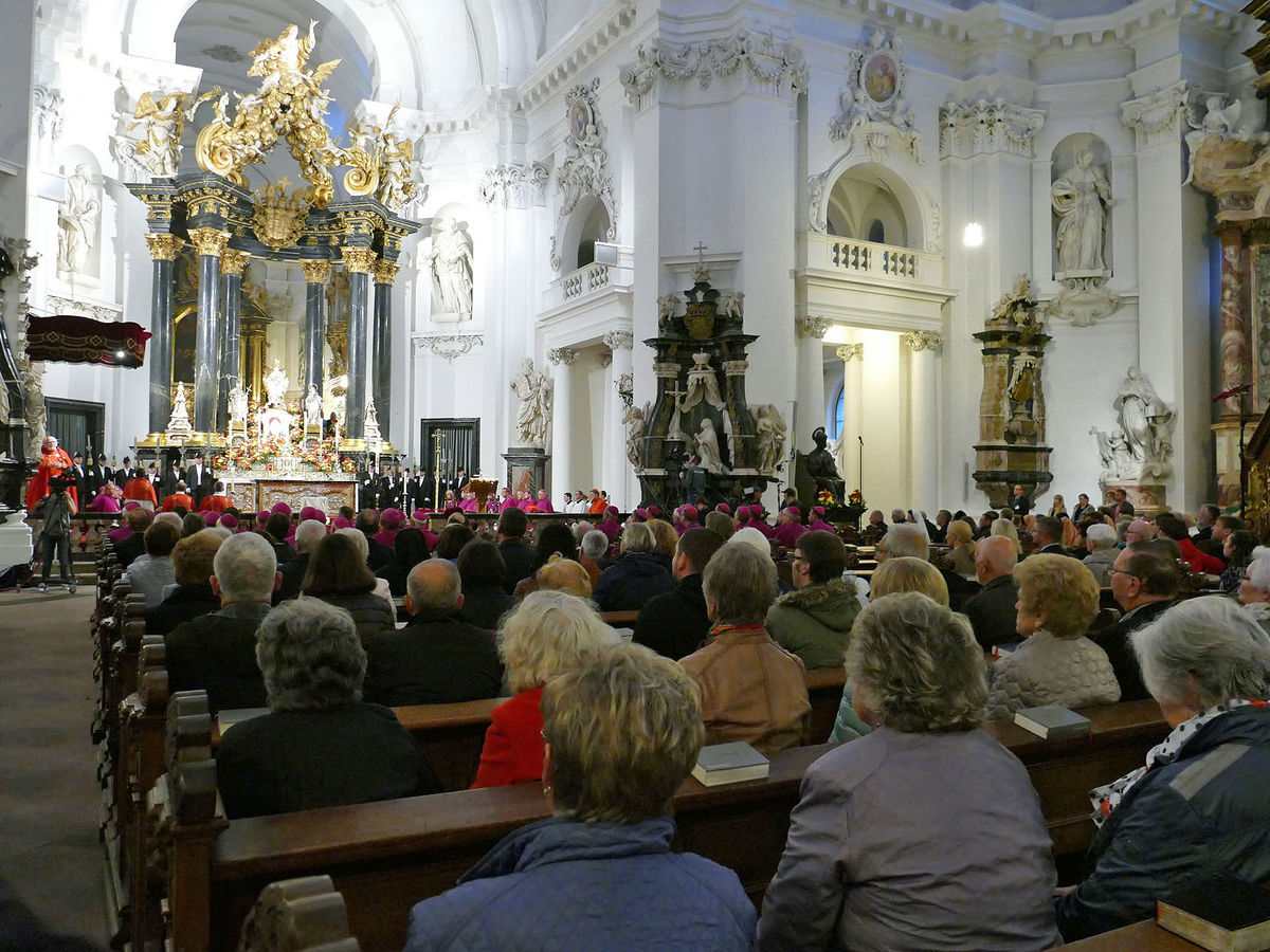 Abschlussvesper der Bischofskonferenz mit Austeilung des Bonifatiussegens (Foto: Karl-Franz Thiede)